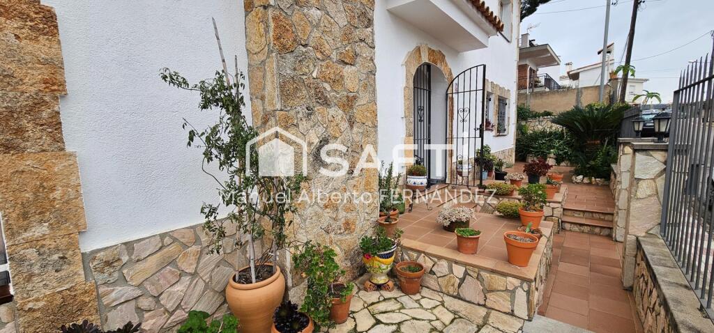 Imagen 2 de SAFTI España les presenta este magnífico chalet a la venta ahora.