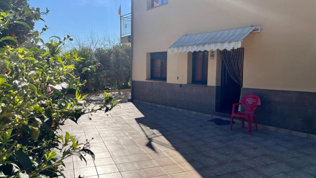 Imagen 2 de OPORTUNIDAD! Casa aislada rodeada de naturaleza
