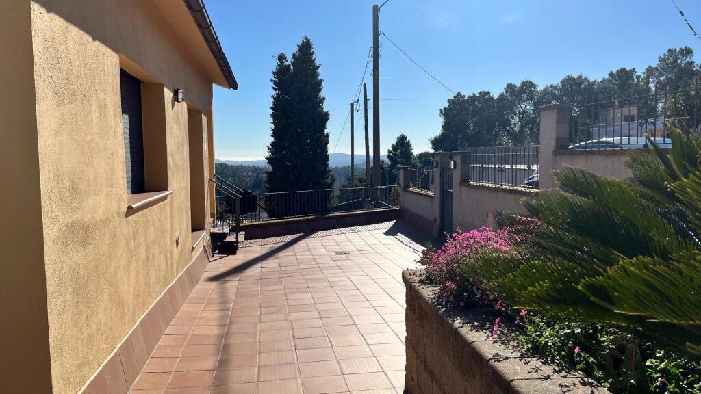 Imagen 3 de OPORTUNIDAD! Casa aislada rodeada de naturaleza
