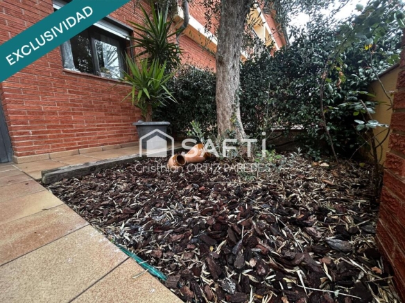 Imagen 2 de Se vende gran chalet con amplia terraza y parquing