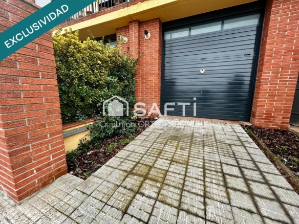 Imagen 3 de Se vende gran chalet con amplia terraza y parquing