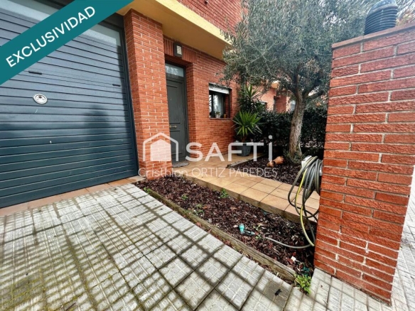 Imagen 1 de Se vende gran chalet con amplia terraza y parquing