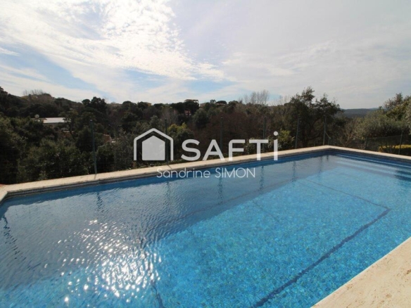 piscina y vistas despejadas!!