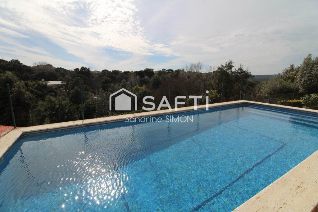 piscina y vistas despejadas!!