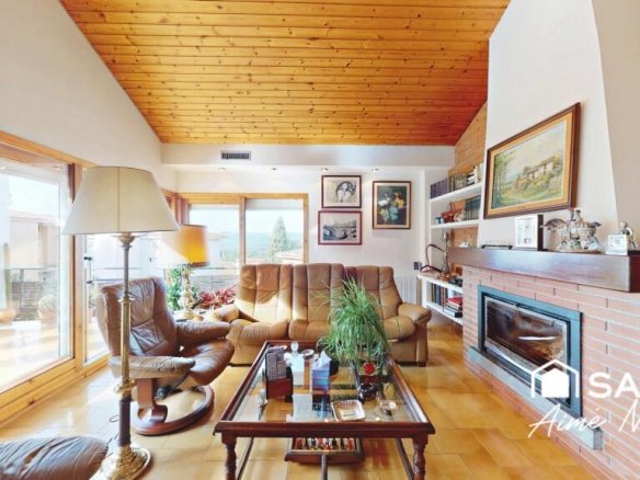 Imagen 3 de EXCLUSIVO CHALET - VISTAS PANORAMICAS CUIDAD GIRONA - VALL DE SANT DANIEL