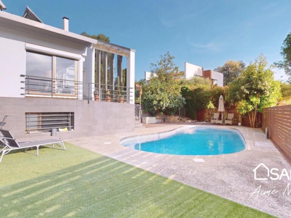 Imagen 1 de EXCLUSIVO CHALET - VISTAS PANORAMICAS CUIDAD GIRONA - VALL DE SANT DANIEL - El Club del Propietario Imagen 1 de EXCLUSIVO CHALET - VISTAS PANORAMICAS CUIDAD GIRONA - VALL DE SANT DANIEL