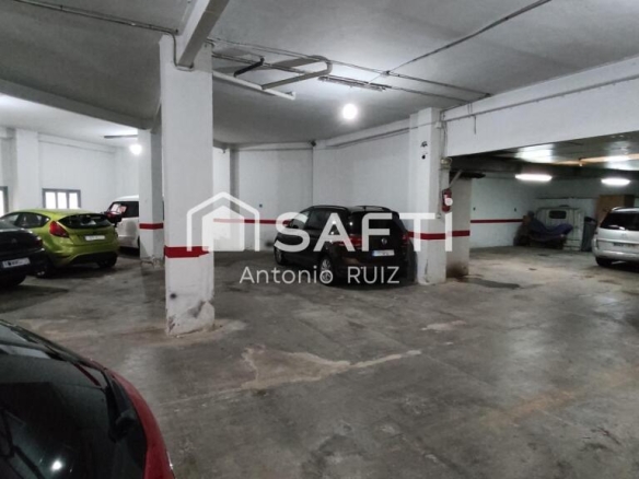 Imagen 1 de Gran local de 285  m² cerca de la  Avda. de la Libertad. SIN COMISIÓN DE COMPRA. - El Club del Propietario Imagen 1 de Gran local de 285  m² cerca de la  Avda. de la Libertad. SIN COMISIÓN DE COMPRA.