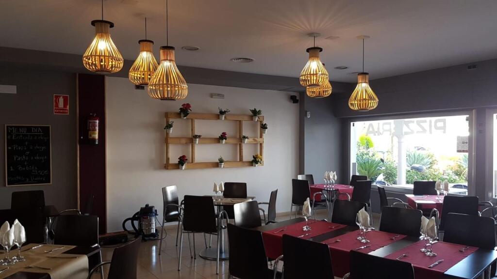 Imagen 4 de En Venta: Local Comercial de 155m² - Centro de Estepona