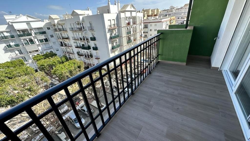 Imagen 2 de Magnífico apartamento renovado con terraza