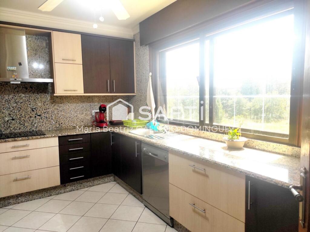 Imagen 3 de SE VENDE CON FINCA Y PISCINA EN RIBADELOURO - TUY