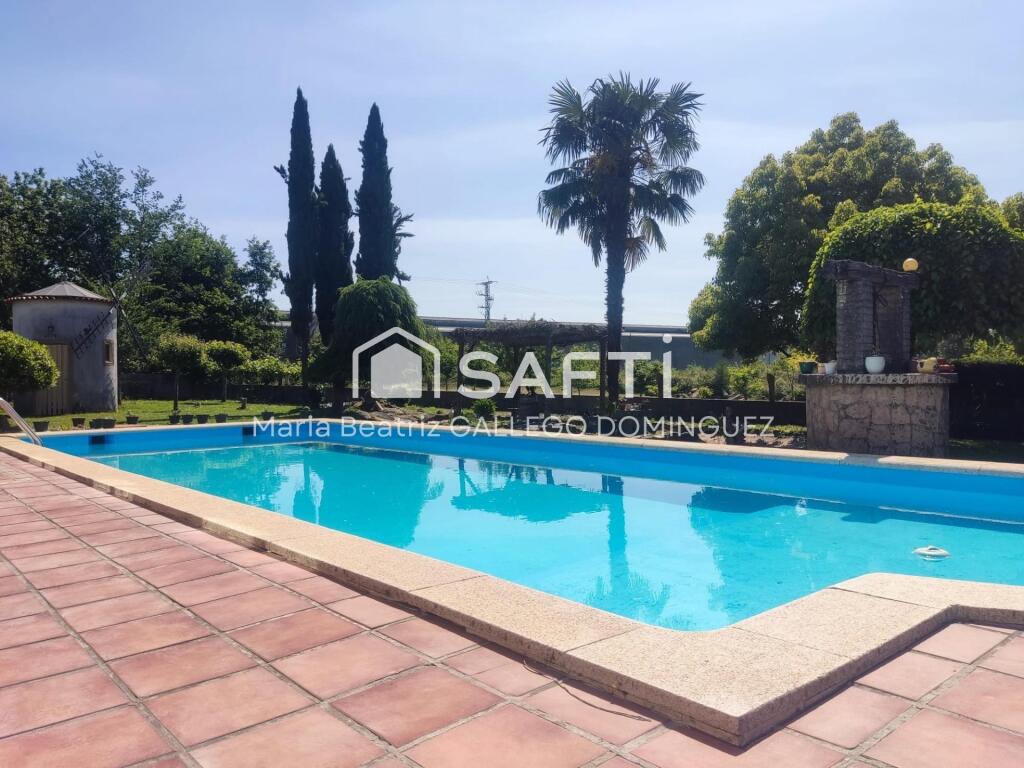 Imagen 4 de SE VENDE CON FINCA Y PISCINA EN RIBADELOURO - TUY