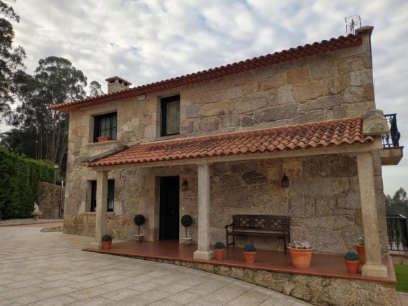 Imagen 2 de SE VENDE ESPECTACULAR VIVIENDA DE 188 METROS EN BELUSO - BUEU ( PONTEVEDRA) CON VISTAS AL MAR