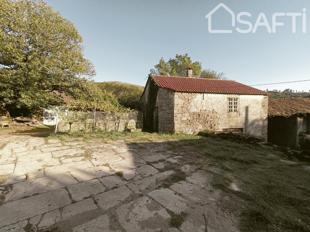 Imagen 2 de ENCANTADORA CASA RURAL SOBRE LA LADERA DEL MONTE FARO