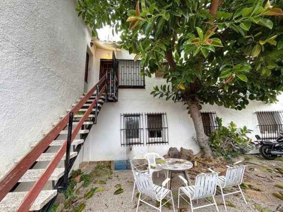 Imagen 2 de Oportunidad para Inversores! Casa de 2 Pisos Independientes a Pasos de la Playa