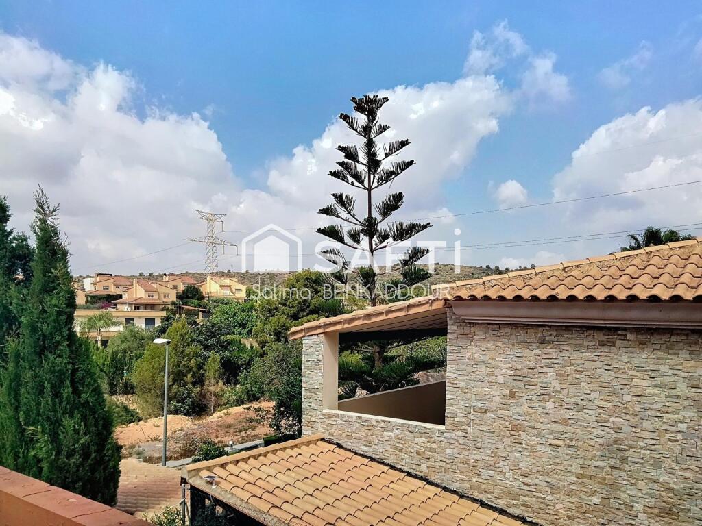 Imagen 3 de Estupendo chalet de 450 m2 de parcela y 365 m2 de vivienda.