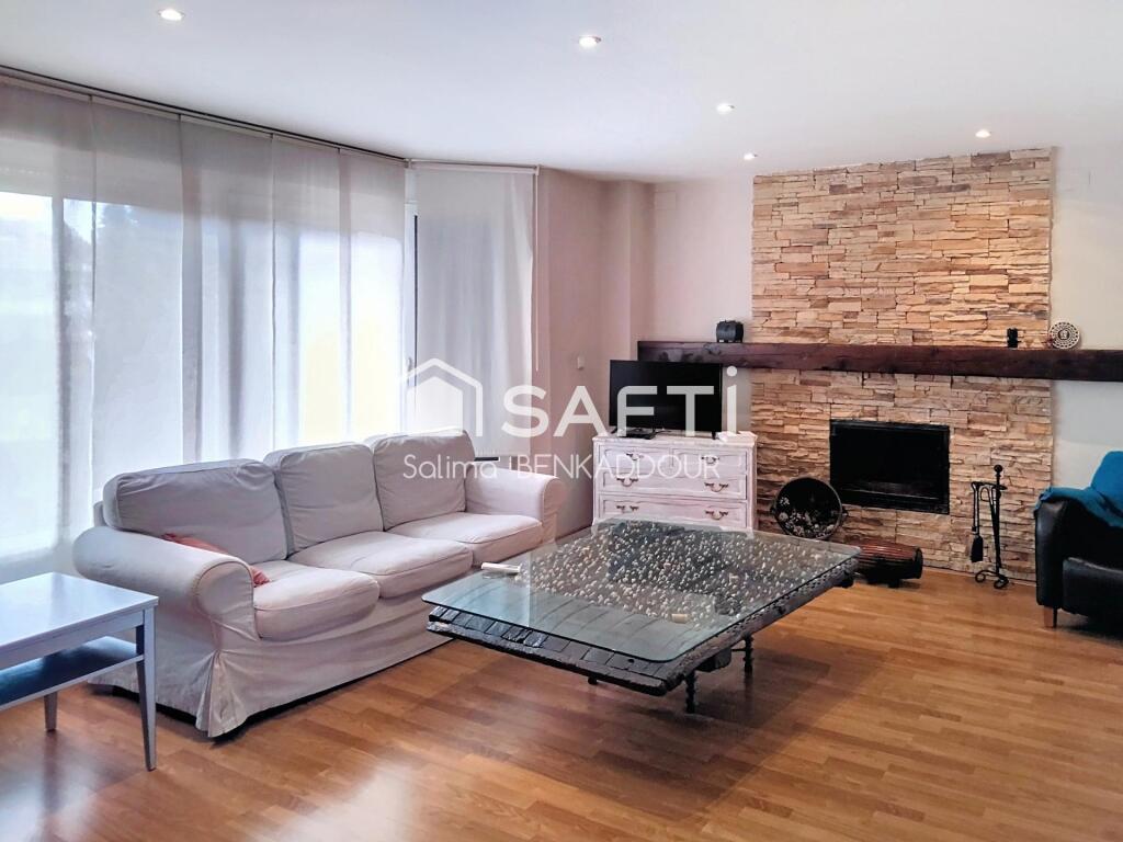 Imagen 4 de Estupendo chalet de 450 m2 de parcela y 365 m2 de vivienda.