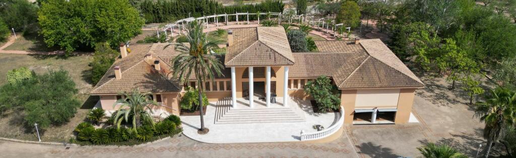 Imagen 2 de ESPECTACULAR VILLA EN ONTINYENT