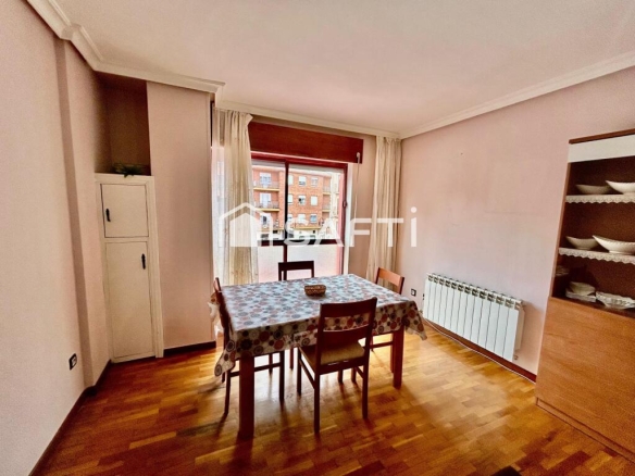 CÉNTRICO Y MUY LUMINOSO