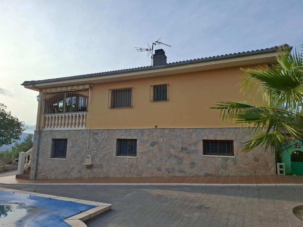 Imagen 3 de PRECIOSO CHALET EN BENILLUP