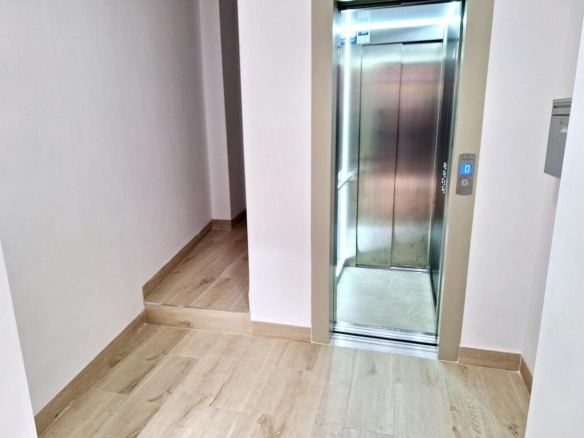 Imagen 2 de Gran piso a la venta de 4 dormitorios