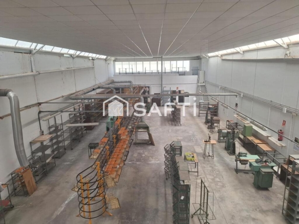 Imagen 2 de Nave industrial a la venta en El Rubial - 615 M² - Sin comision