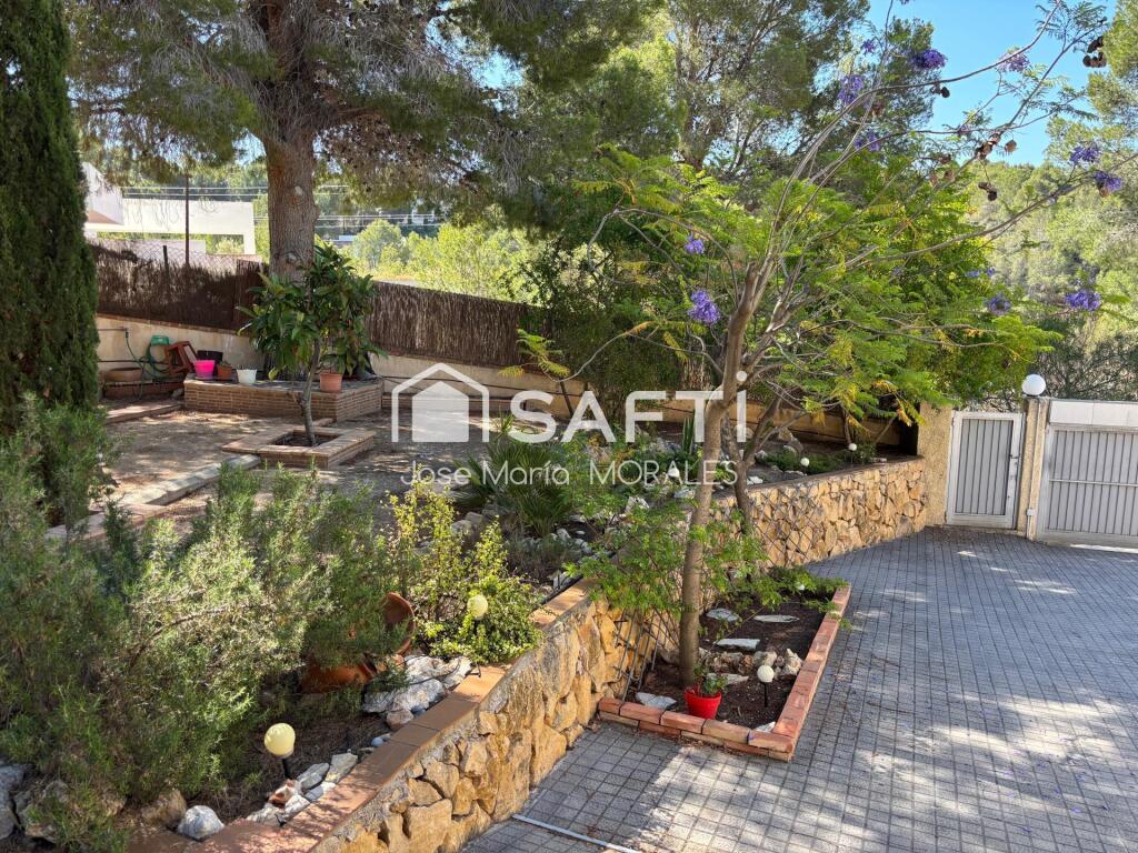 Imagen 2 de Espléndido chalet y muy bien situado