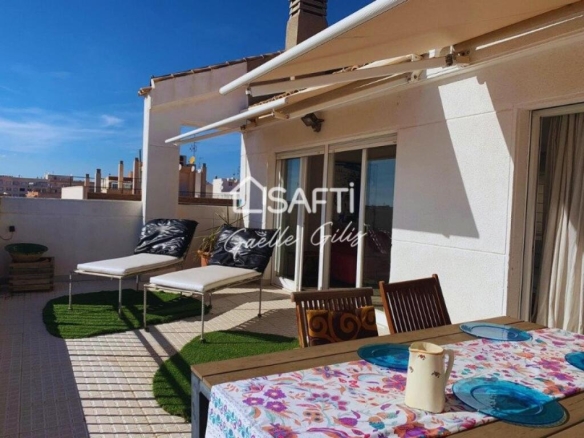 Imagen 2 de Ático de 3 plantas con licencia turística en Torrevieja.