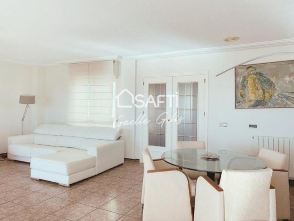 Imagen 3 de Ático de 3 plantas con licencia turística en Torrevieja.