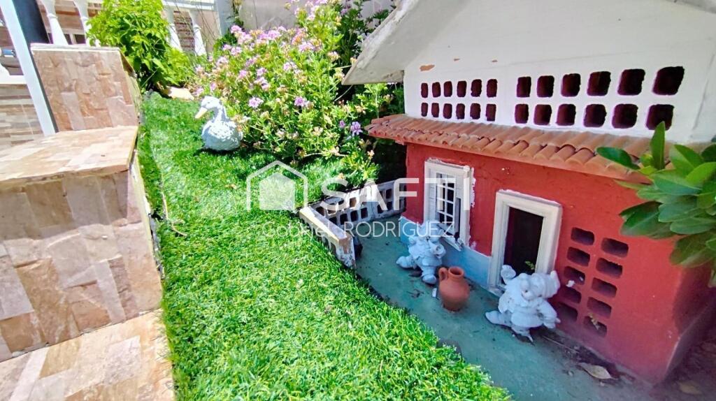 Imagen 2 de ¡Gran chalet en venta junto al Centro Comercial El Faro