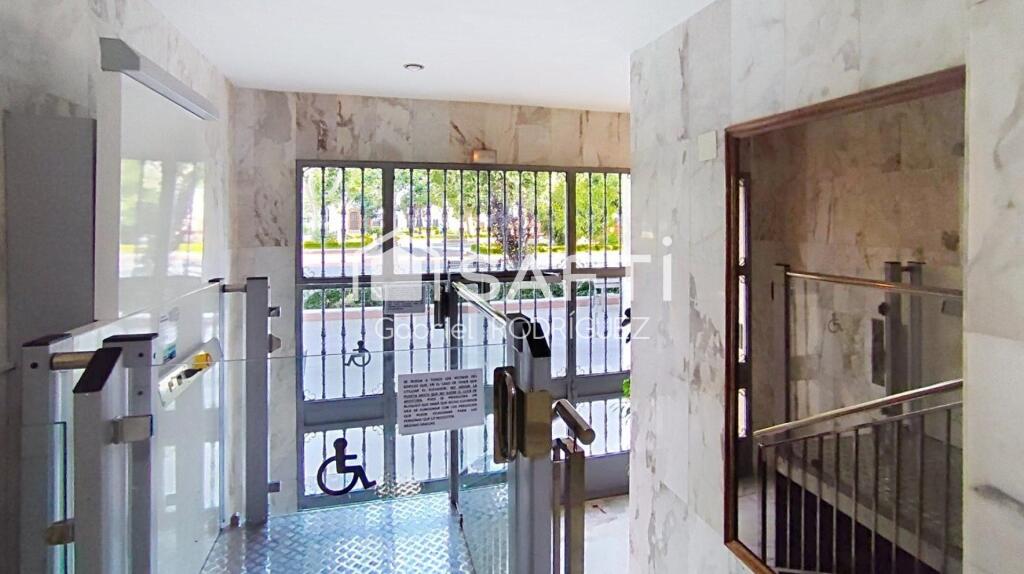 Imagen 2 de ¡Oportunidad única en el corazón de Badajoz! Piso en venta en Paseo de San Francisco