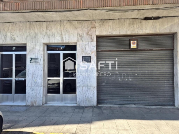 Imagen 1 de Impresionante bajo con carácter de casa y potencial de negocio en el corazón de Montijo