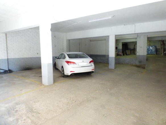 junto a Plaza de Catalunya