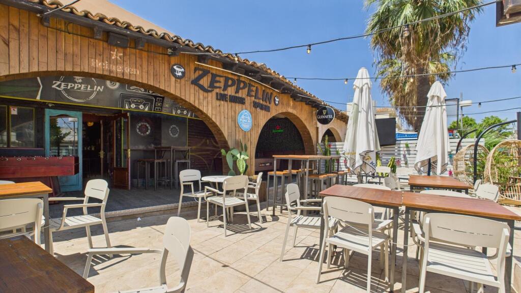Imagen 2 de Traspaso 99.000€ - Bar con licencia "Concert Live"