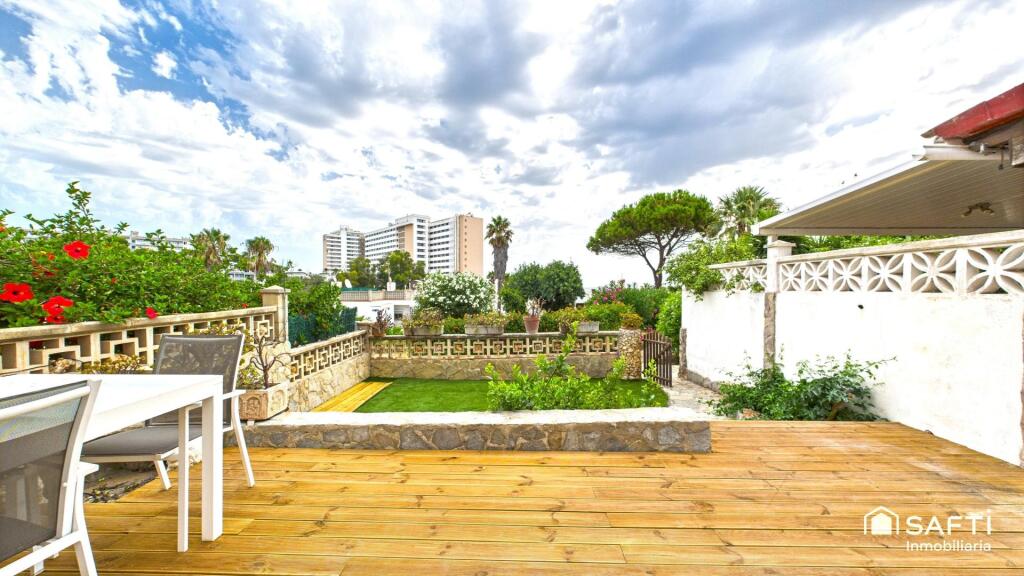 Imagen 2 de Piso reformado y amueblado con jardín a 5 min de la playa - C/ Zona Cala Romaguera