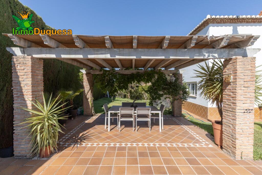 Imagen 4 de Chalet independiente con Jardines consolidados.