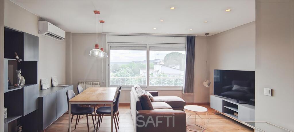 Imagen 3 de Vivienda con reforma integral amplia y luminosa con calidades premium. Se incluyen muebles.