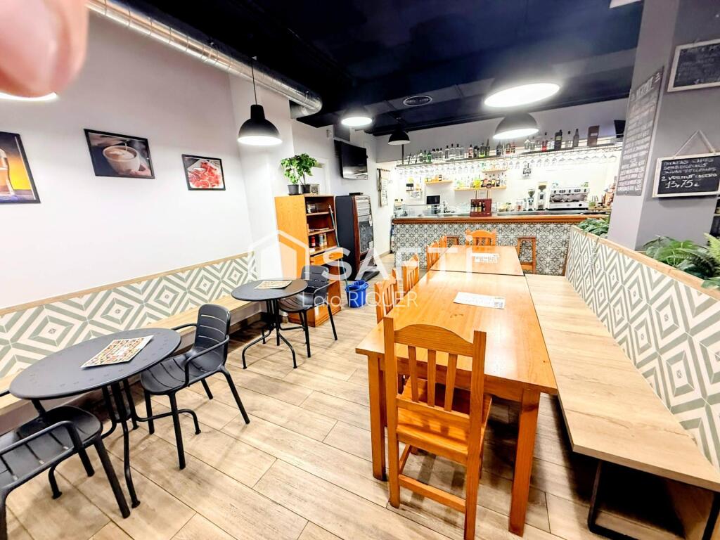 Imagen 2 de ¡Bar equipado con terraza y clientela asegurada!
