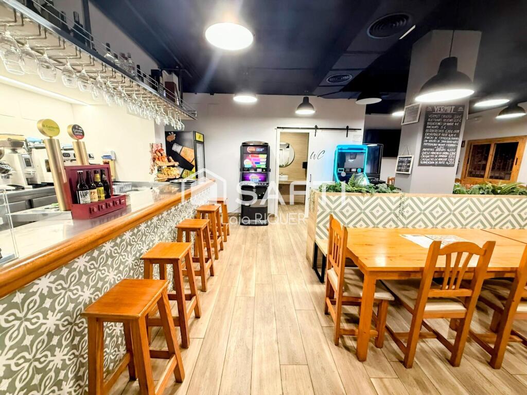Imagen 4 de ¡Bar equipado con terraza y clientela asegurada!