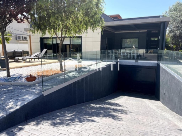 Imagen 4 de Villa de Lujo Contemporánea con Piscina y Vistas al Mar