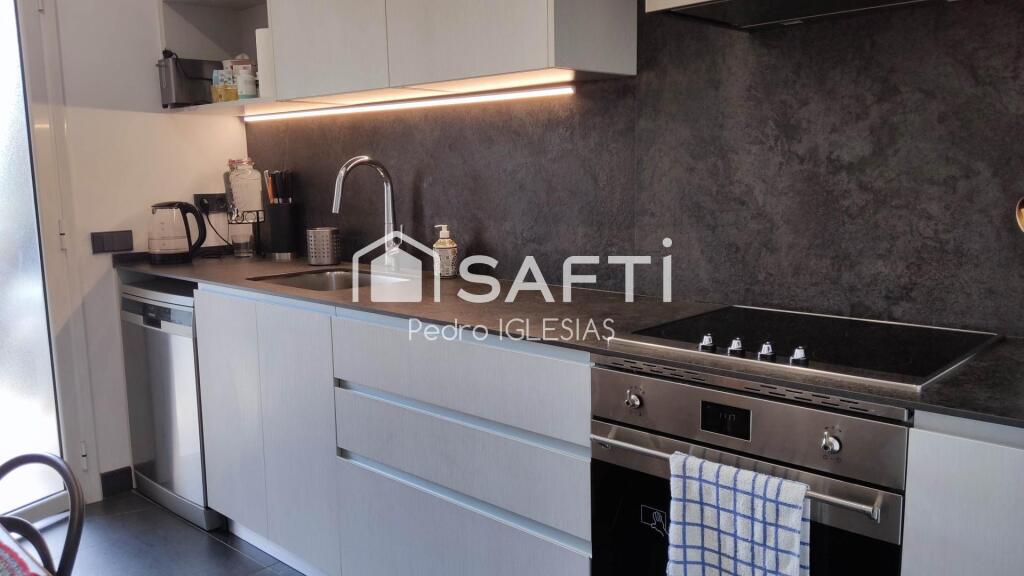 Imagen 4 de Atico Duplex con terraza privada y vistas increibles.