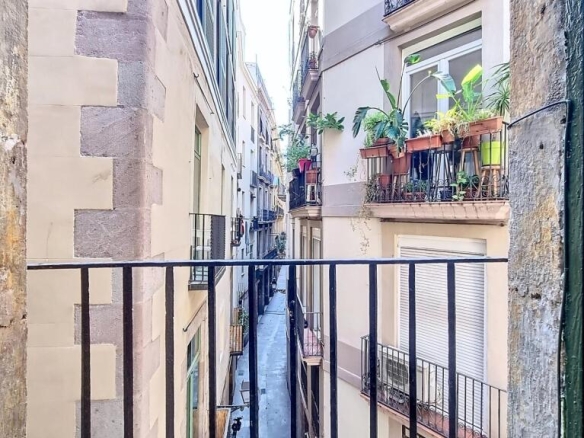 Imagen 2 de Piso a estrenar a 50 metros de la famosa Plaza Reial