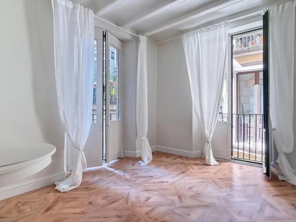 Imagen 4 de Piso a estrenar a 50 metros de la famosa Plaza Reial