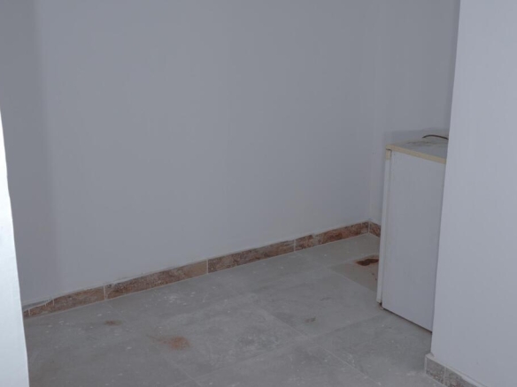 Imagen 2 de Local comercial en zona residencial – 2 niveles + salida de humos