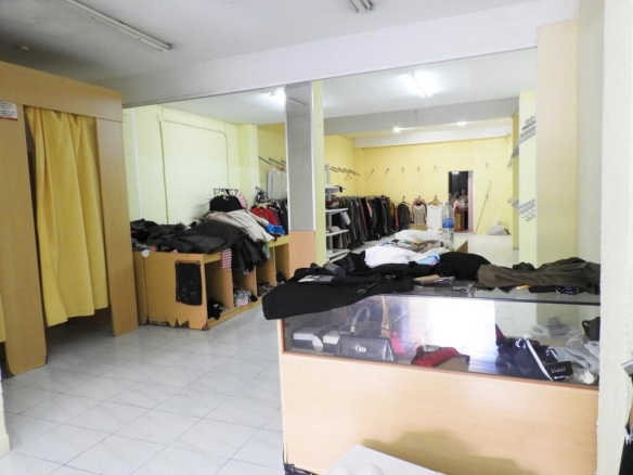 Imagen 2 de Local comercial en calle Pedro Viruela 154m2