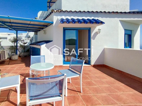 Imagen 1 de Vive en la cima del Mediterráneo: Tu ático - dúplex con vistas a la Sierra de Irta y al mar.