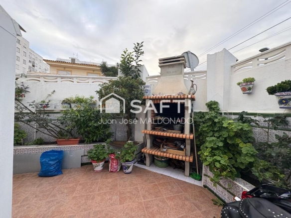 cerca del mar y vida al aire libre.