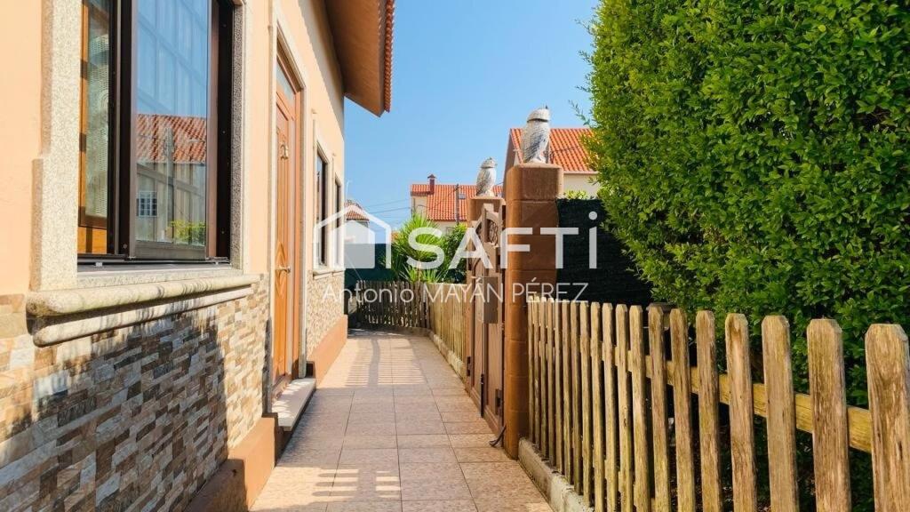Imagen 2 de CASA EN VENTA EN AREEIROS - CASTIÑEIRAS - RIBEIRA