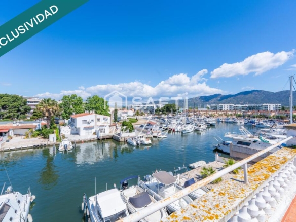 Imagen 1 de Casa al canal con amarre y garaje