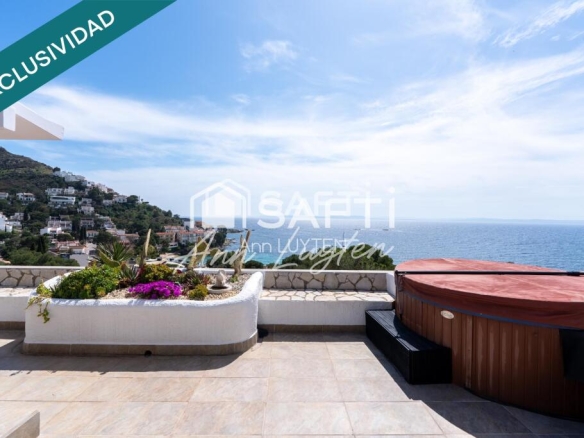 Imagen 2 de Atico vistas bahia de Roses con garaje 3 coches