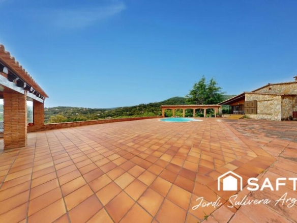 BODEGA Y CAMPO DE FÚTBOL!